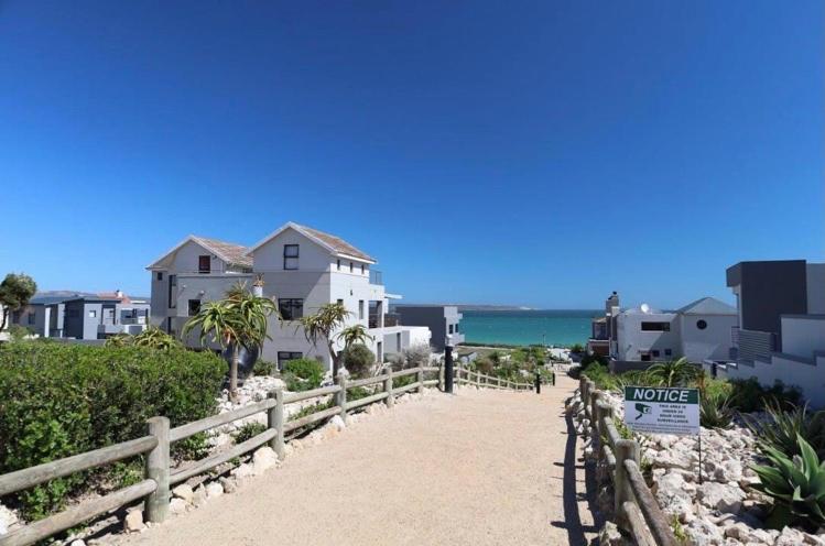 Perfect 10 - 10 To 13 Sleeper Luxury Holiday Home Breakage Deposit Of R2500 Per Weekend Lease Langebaan Exterior photo