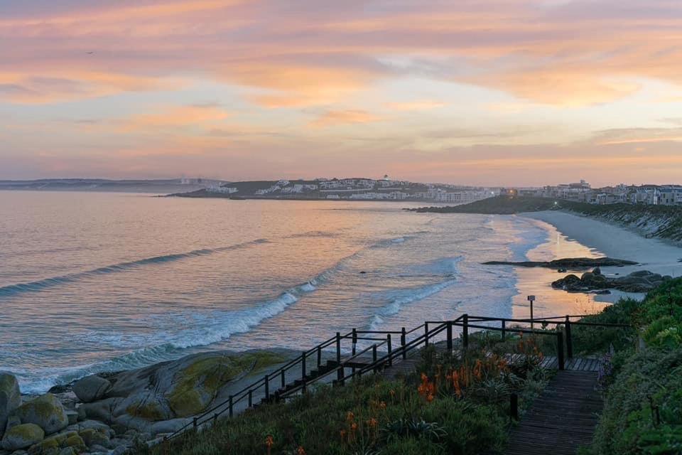 Perfect 10 - 10 To 13 Sleeper Luxury Holiday Home Breakage Deposit Of R2500 Per Weekend Lease Langebaan Exterior photo