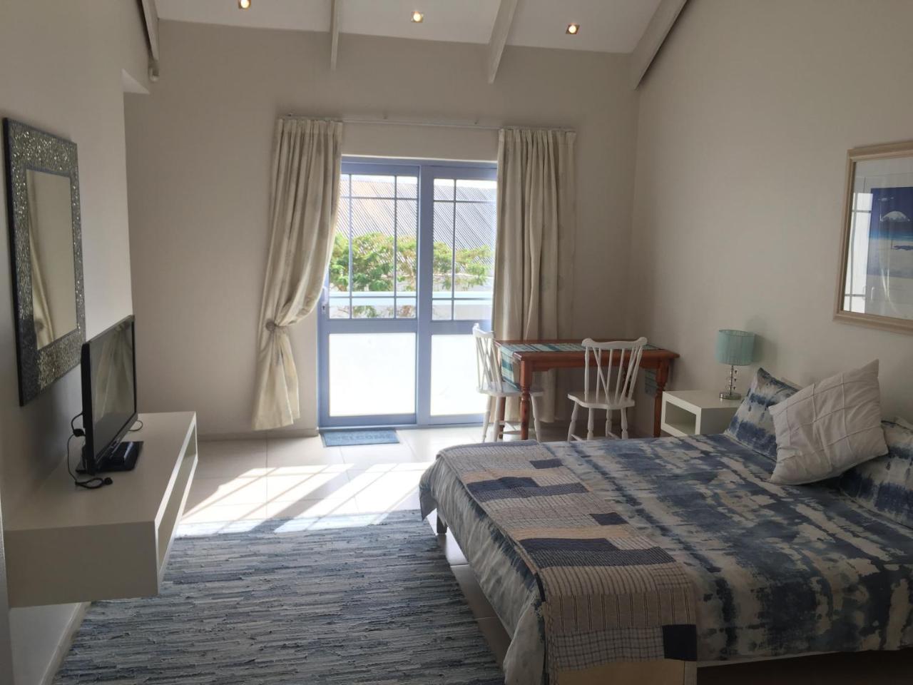 Perfect 10 - 10 To 13 Sleeper Luxury Holiday Home Breakage Deposit Of R2500 Per Weekend Lease Langebaan Exterior photo