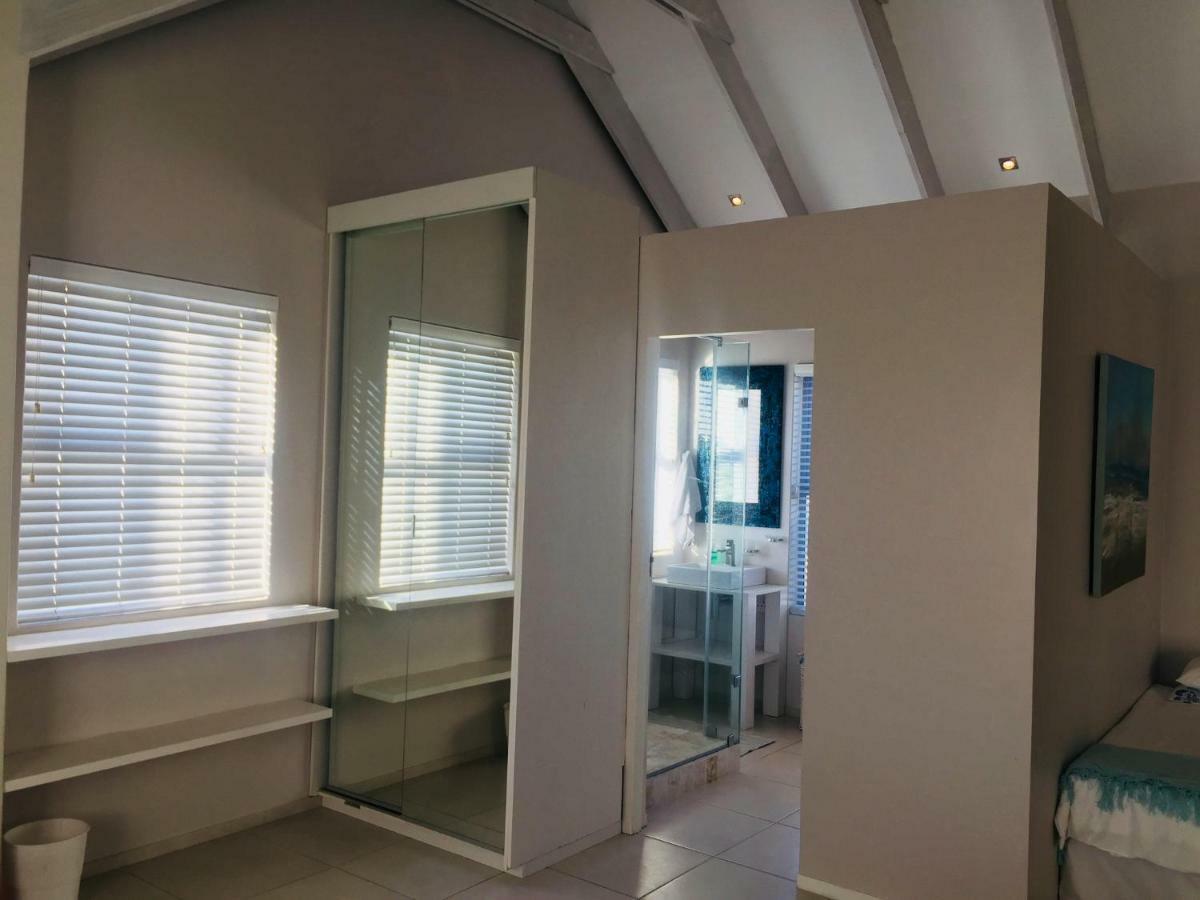 Perfect 10 - 10 To 13 Sleeper Luxury Holiday Home Breakage Deposit Of R2500 Per Weekend Lease Langebaan Exterior photo